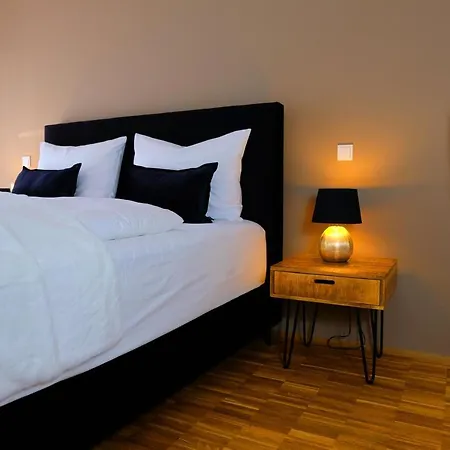 Design Nr 1 Mit Terrasse Und Parkplatz * اشتراوبينغ