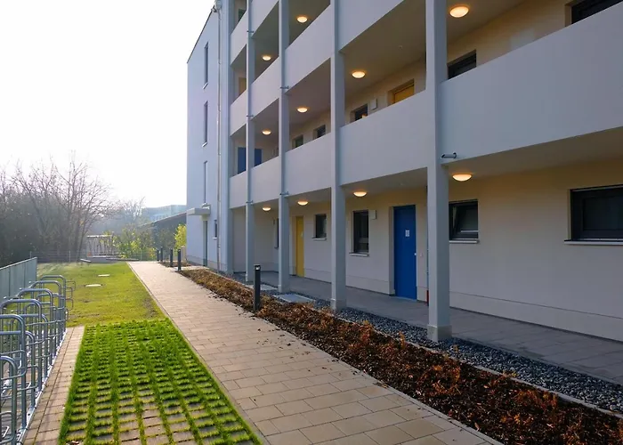 Design Nr 1 Mit Terrasse Und Parkplatz *