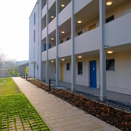 Design Nr 1 Mit Terrasse Und Parkplatz *