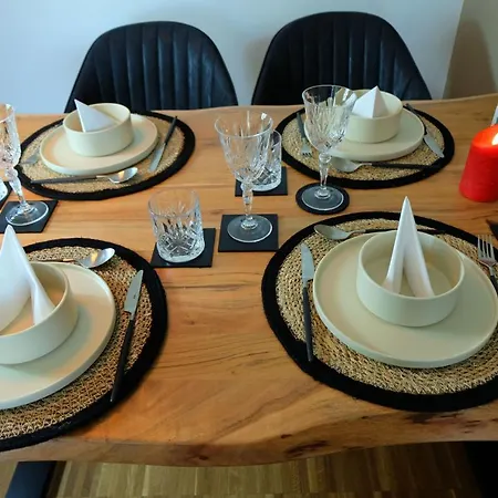 Design Nr 1 Mit Terrasse Und Parkplatz *